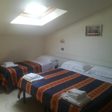 Hotel Derna Виареджо Екстериор снимка