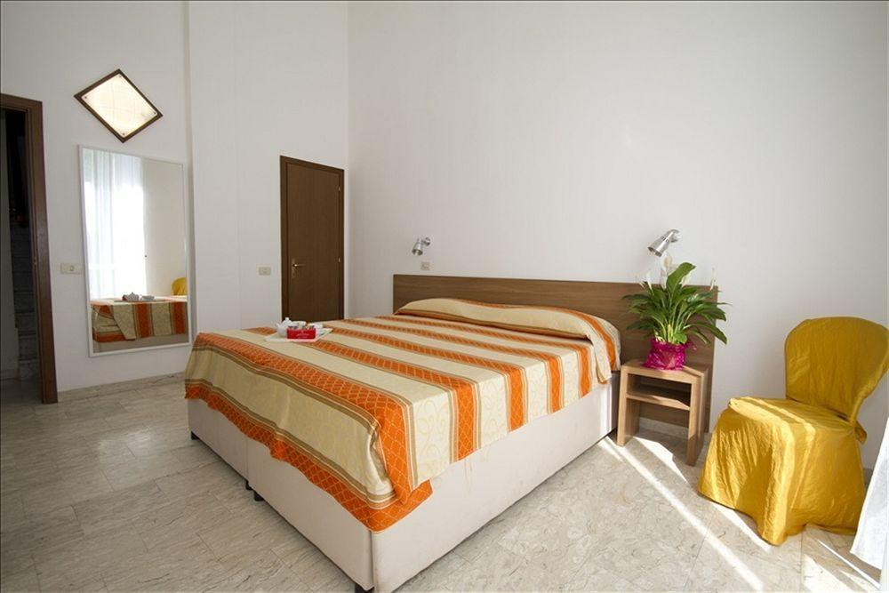 Hotel Derna Виареджо Екстериор снимка