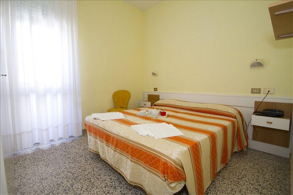 Hotel Derna Виареджо Екстериор снимка