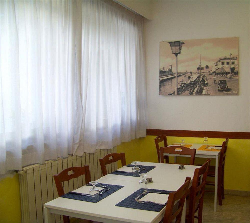Hotel Derna Виареджо Екстериор снимка