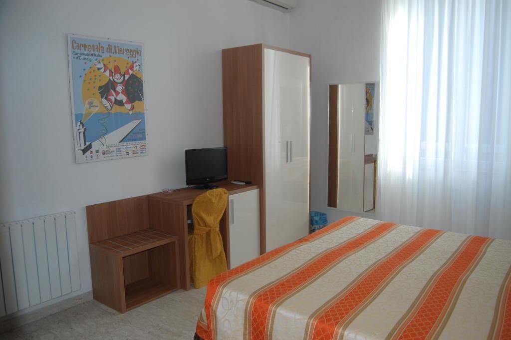 Hotel Derna Виареджо Стая снимка