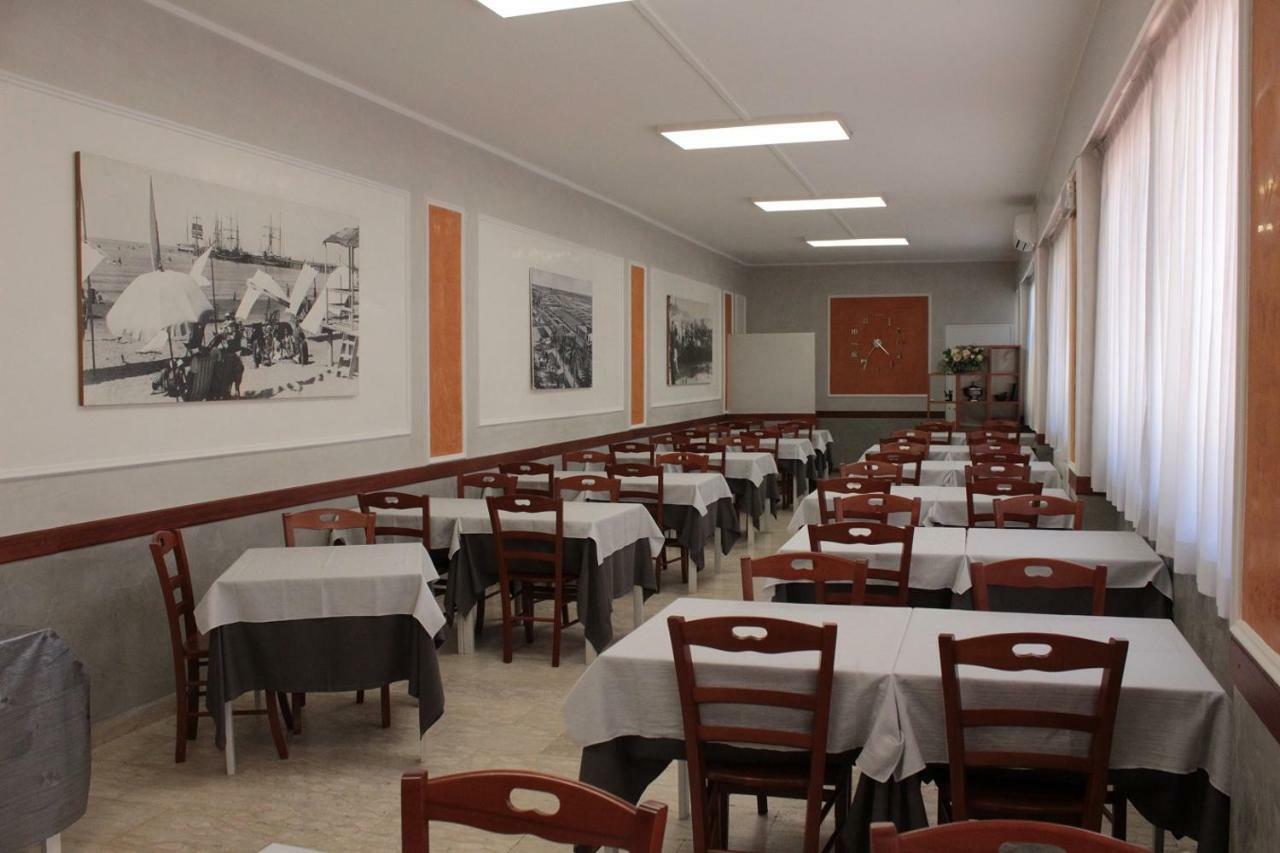 Hotel Derna Виареджо Екстериор снимка