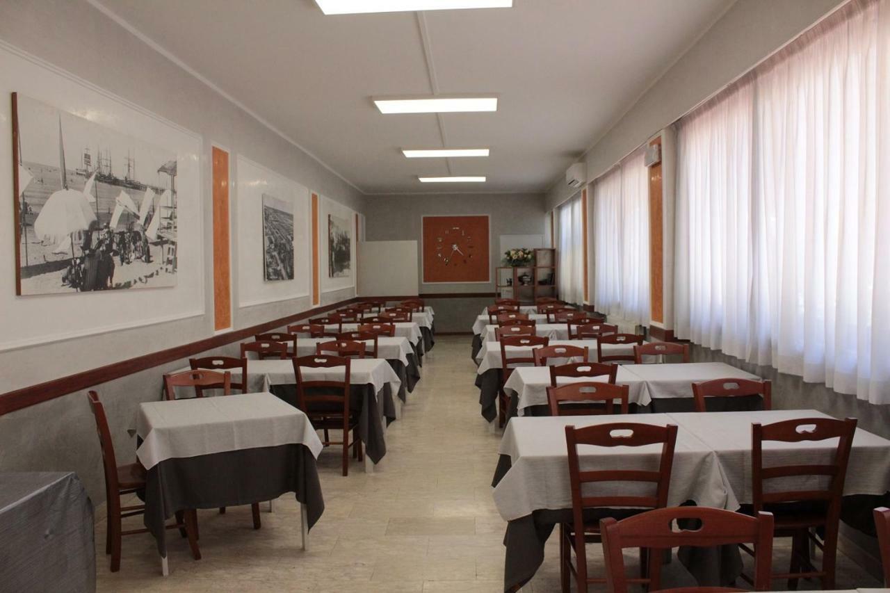 Hotel Derna Виареджо Екстериор снимка