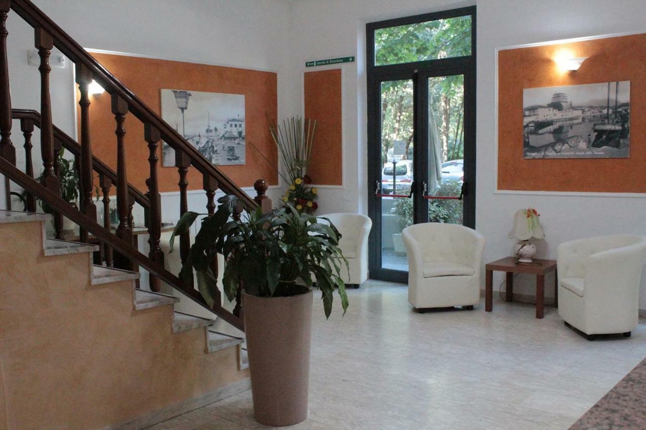 Hotel Derna Виареджо Екстериор снимка